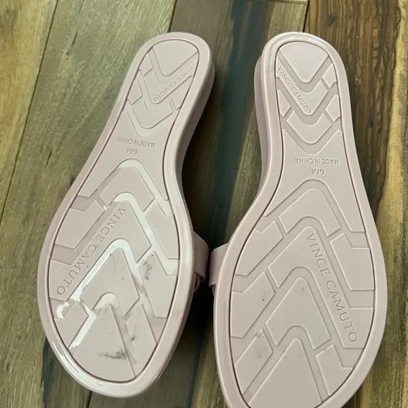 Vince Camuto Women’s Slide Sandal size 6 never worn - Picture 2 of 2